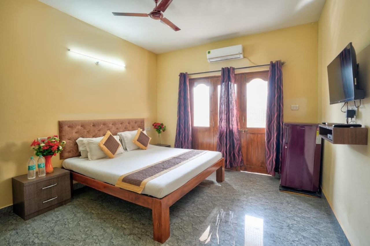 Golden Studio Apartment Goa Calangute Exteriör bild