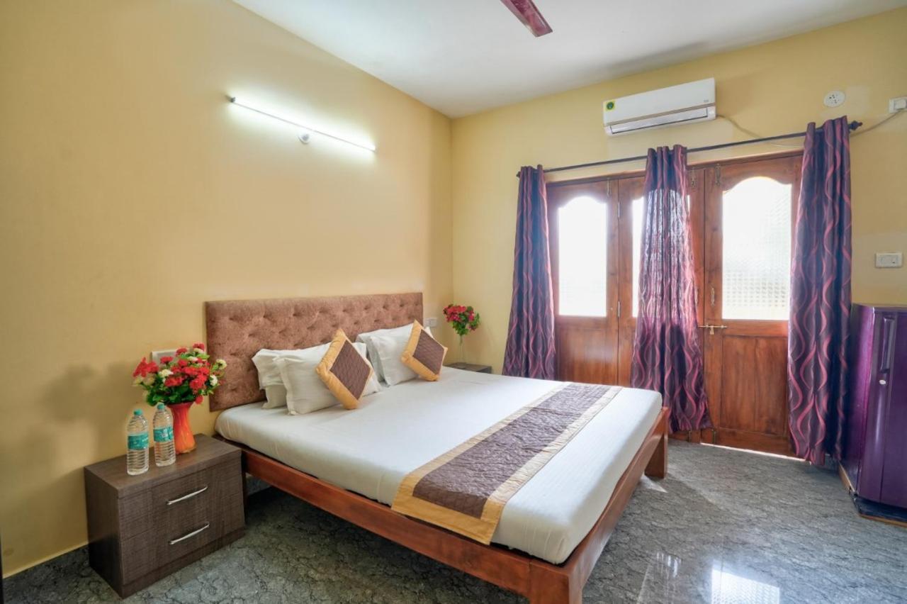 Golden Studio Apartment Goa Calangute Exteriör bild